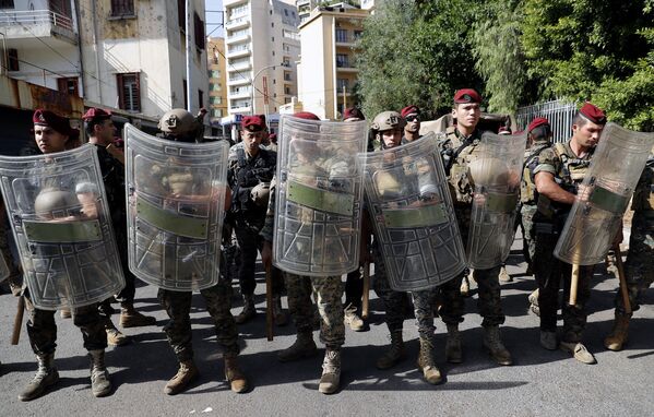 利比亚军队在贝鲁特司法宫旁守卫。 - 俄罗斯卫星通讯社