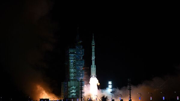 Китай успешно запустил пилотируемый космический корабль Шэньчжоу-13 - 俄羅斯衛星通訊社