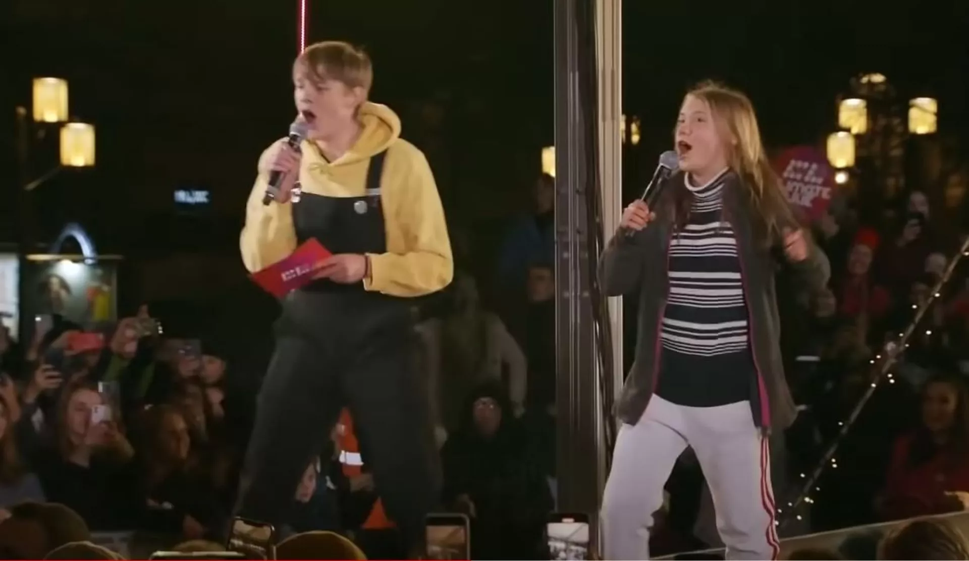 通貝里出人意料地在一場盛大音樂會上演唱熱門歌曲 - 俄羅斯衛星通訊社, 1920, 21.12.2021
