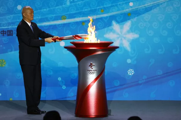 2022年北京冬奧組委主席蔡奇在北京迎接冬奧會火種。 2022年北京冬奧組委主席蔡奇在北京迎接冬奧會火種。 - 俄羅斯衛星通訊社