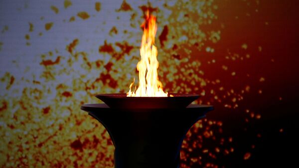 Олимпийский огонь в чаше на церемонии встречи олимпийского огня в Пекине  - 俄羅斯衛星通訊社