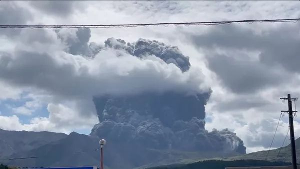 阿蘇山火山海拔800米。 阿蘇山火山海拔800米。 - 俄羅斯衛星通訊社