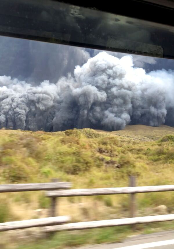 居住在阿蘇山火山附近的相良村居民受到火山噴發威脅。 - 俄羅斯衛星通訊社