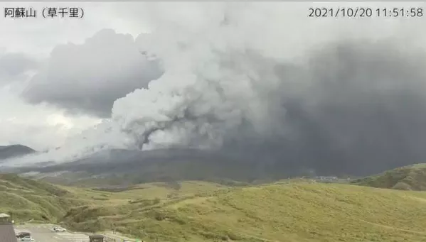 阿蘇山是世界活火山中的一座大型火山。海拔-1592米。 阿蘇山是世界活火山中的一座大型火山。海拔-1592米。 - 俄羅斯衛星通訊社