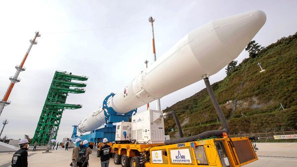 韩军成功试射自研固体燃料运载火箭 将助力发射军方小型侦察卫星 - 俄罗斯卫星通讯社