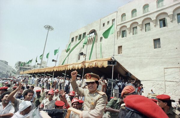 1987年，穆阿邁爾·卡扎菲上校在的黎波里綠色廣場。 - 俄羅斯衛星通訊社