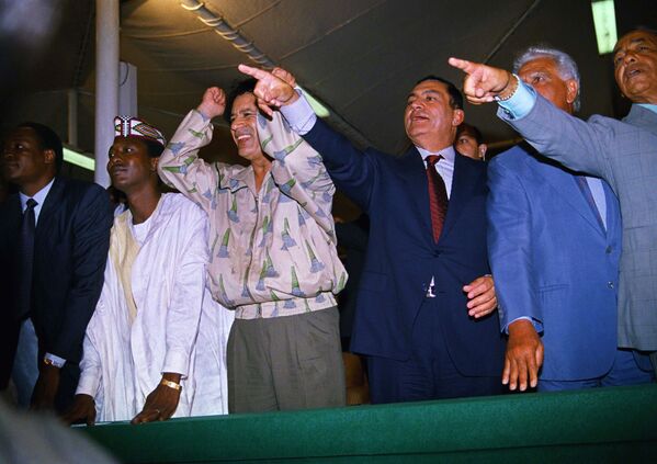 1991年，利比亚前领导人穆阿迈尔·卡扎菲和埃及前总统穆巴拉克出席利比亚大人工河开通仪式。 - 俄罗斯卫星通讯社