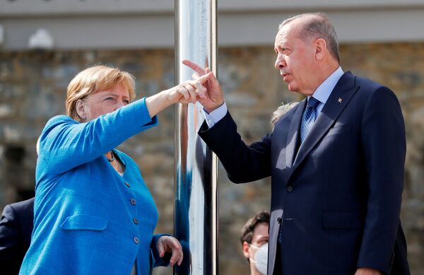 土耳其總統埃爾多安和德國總理默克爾在土耳其伊斯坦布爾。  - 俄羅斯衛星通訊社