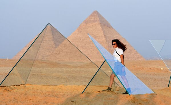埃及首届吉萨金字塔国际艺术展上的游客。 - 俄罗斯卫星通讯社