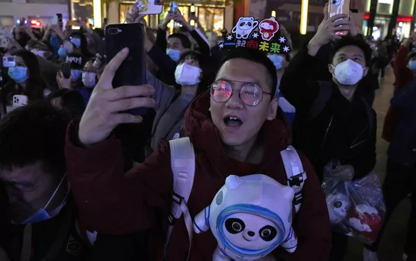 人們舉行活動歡慶北京2022年冬奧會迎來倒計時100天。 人們舉行活動歡慶北京2022年冬奧會迎來倒計時100天。 - 俄羅斯衛星通訊社