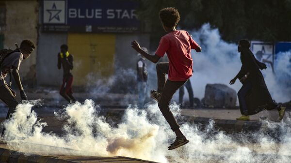 Разгон протестующих в столице Судана Хартуме - 俄罗斯卫星通讯社