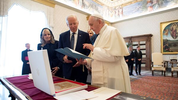 白宫：拜登和教皇在梵蒂冈讨论疫情和气候危机  - 俄罗斯卫星通讯社