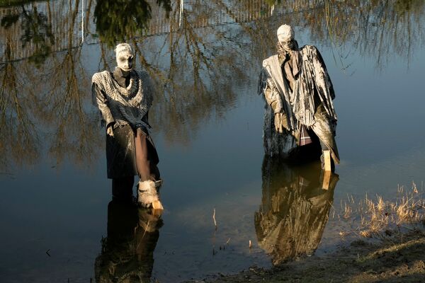 立陶宛万圣节活动中展放的两座丧尸雕像。 - 俄罗斯卫星通讯社