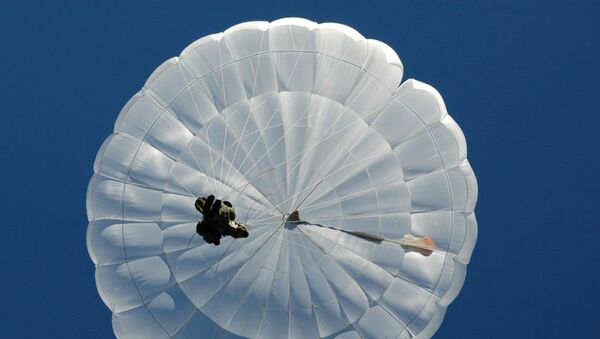 俄羅斯計劃對外出口新型降落傘 其極限跳傘高度更低 - 俄羅斯衛星通訊社
