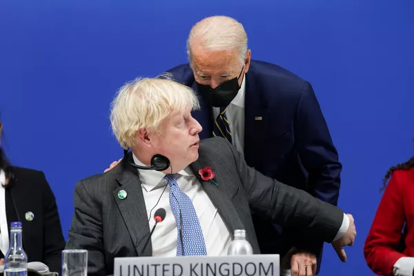 英國首相約翰遜與美國總統拜登出席格拉斯哥世界氣候變化大會(COP26)。 英國首相約翰遜與美國總統拜登出席格拉斯哥世界氣候變化大會(COP26)。 - 俄羅斯衛星通訊社