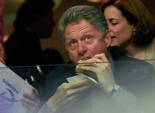 美国总统克林顿品尝三明治。 - 俄罗斯卫星通讯社