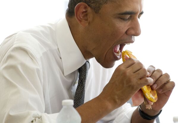 美國總統奧巴馬在聖胡安市吃三明治。 - 俄羅斯衛星通訊社