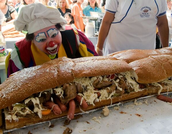 墨西哥“蛋糕”文化節上的一盤46米長三明治。 - 俄羅斯衛星通訊社