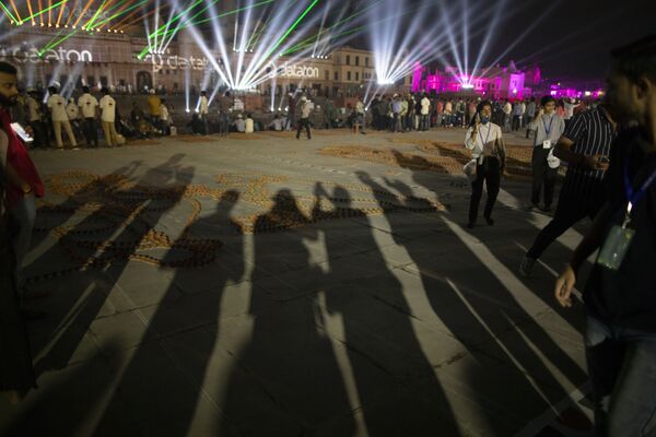 印度居民觀看排燈節光電表演秀。 - 俄羅斯衛星通訊社
