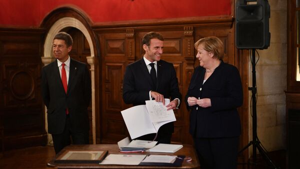 Президент Франции Эммануэль Макрон и врио канцлер Германии Меркель - 俄罗斯卫星通讯社
