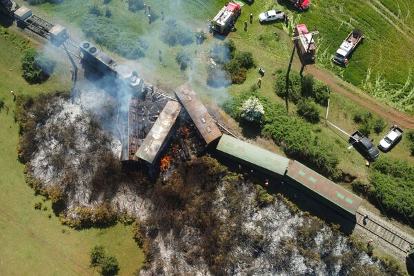 智利，从空中俯瞰脱轨火车和货车的相撞现场。 - 俄罗斯卫星通讯社