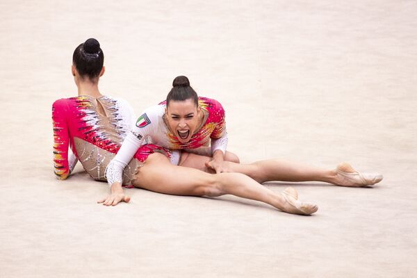 日本，意大利选手阿莱西娅·毛雷利在艺术体操世界锦标赛上结束比赛后。 - 俄罗斯卫星通讯社