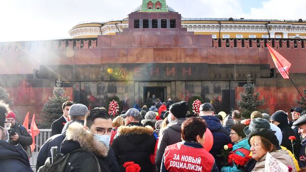 俄罗斯共产党和共产主义组织向莫斯科列宁陵墓献花 - 俄罗斯卫星通讯社