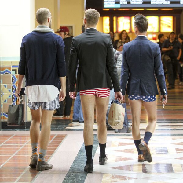 洛杉矶地铁进行的“不穿内裤乘地铁”活动。 - 俄罗斯卫星通讯社