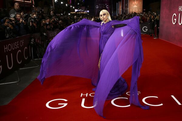 嘎嘎小姐（Lady Gaga）参加电影《古奇之家》伦敦首映式。 - 俄罗斯卫星通讯社