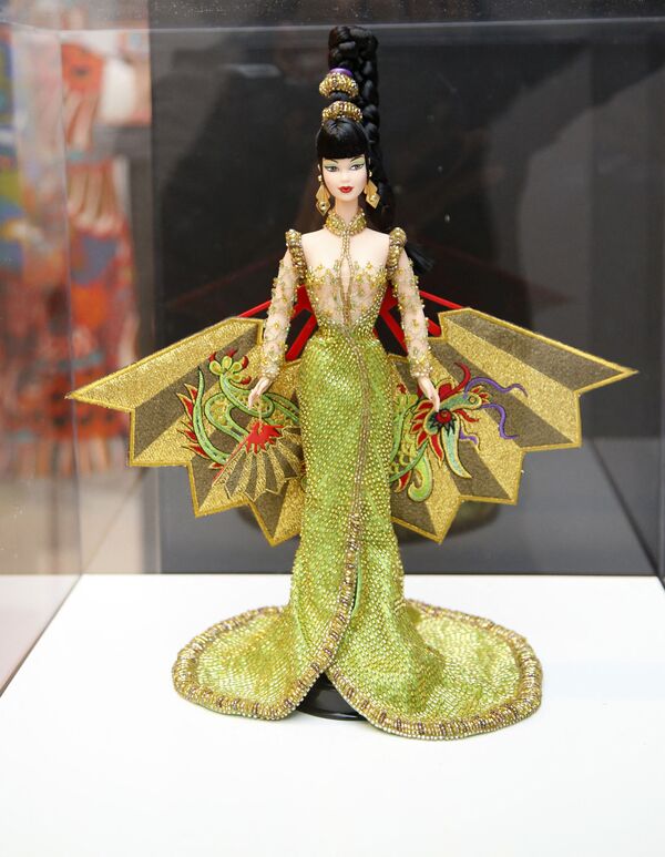 芭比娃娃文化偶像展（Barbie: A Cultural Icon）中展出的芭比娃娃玩偶。 - 俄羅斯衛星通訊社
