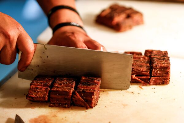 特拉维夫一餐厅厨师长使用3D打印替代肉制作菜肴。 - 俄罗斯卫星通讯社