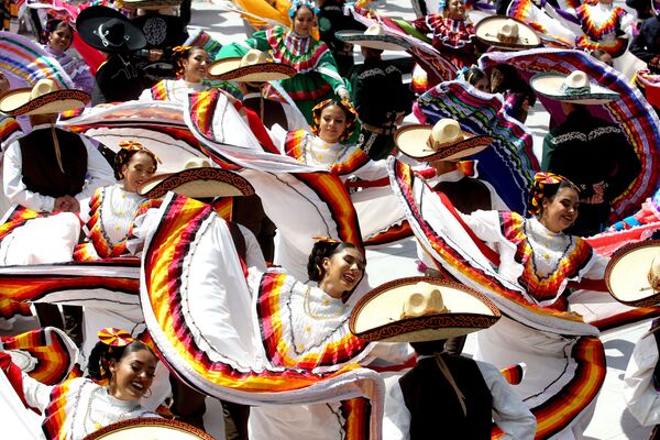 瓜達拉哈拉，人們試圖創造表演大規模墨西哥舞蹈的吉尼斯世界紀錄。 - 俄羅斯衛星通訊社