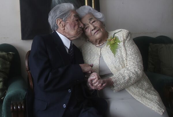 厄瓜多爾，世界上年齡最大的夫婦。 - 俄羅斯衛星通訊社