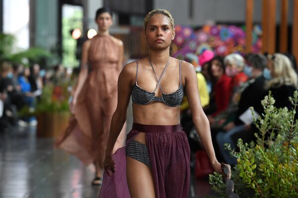 墨爾本時裝周，模特展示Liandra Swim品牌時裝。 - 俄羅斯衛星通訊社