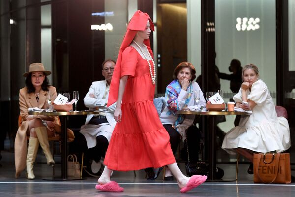 墨尔本时装周，模特展示本土品牌Corepret的新款时装。 - 俄罗斯卫星通讯社
