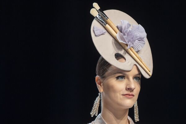 在维尔纽斯，模特展示立陶宛设计师约扎斯•斯塔库斯的2022春夏高定新款时装。 - 俄罗斯卫星通讯社