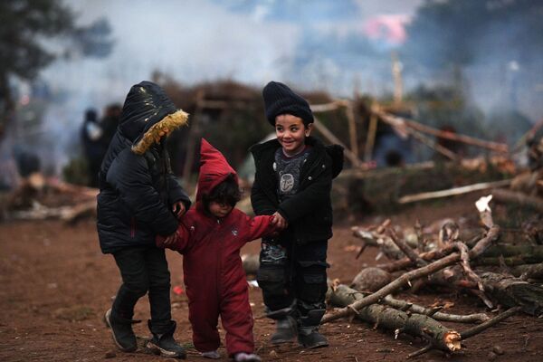 白俄罗斯-波兰边境非法移民营地里的孩子们。 - 俄罗斯卫星通讯社