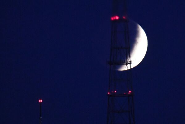 符拉迪沃斯托克上空的月食。 - 俄罗斯卫星通讯社