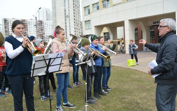 Репетиция школьного оркестра - 俄罗斯卫星通讯社
