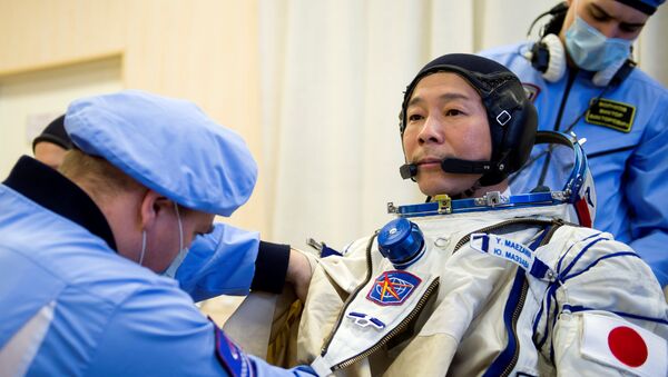 日本JAXA宇航员向太空旅客前泽友作讲述如何应对在轨道时感到恶心的问题 - 俄罗斯卫星通讯社