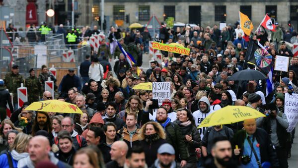 Протесты в Амстердаме против ограничительных мер по коронавирусу  - 俄罗斯卫星通讯社