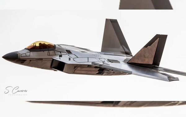 Американский F-22 заметили с «зеркальным» покрытием - 俄罗斯卫星通讯社