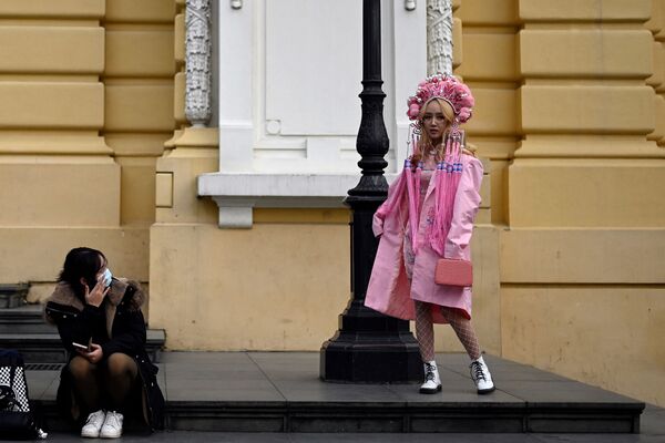 河内姑娘在歌剧院前摆拍。 - 俄罗斯卫星通讯社