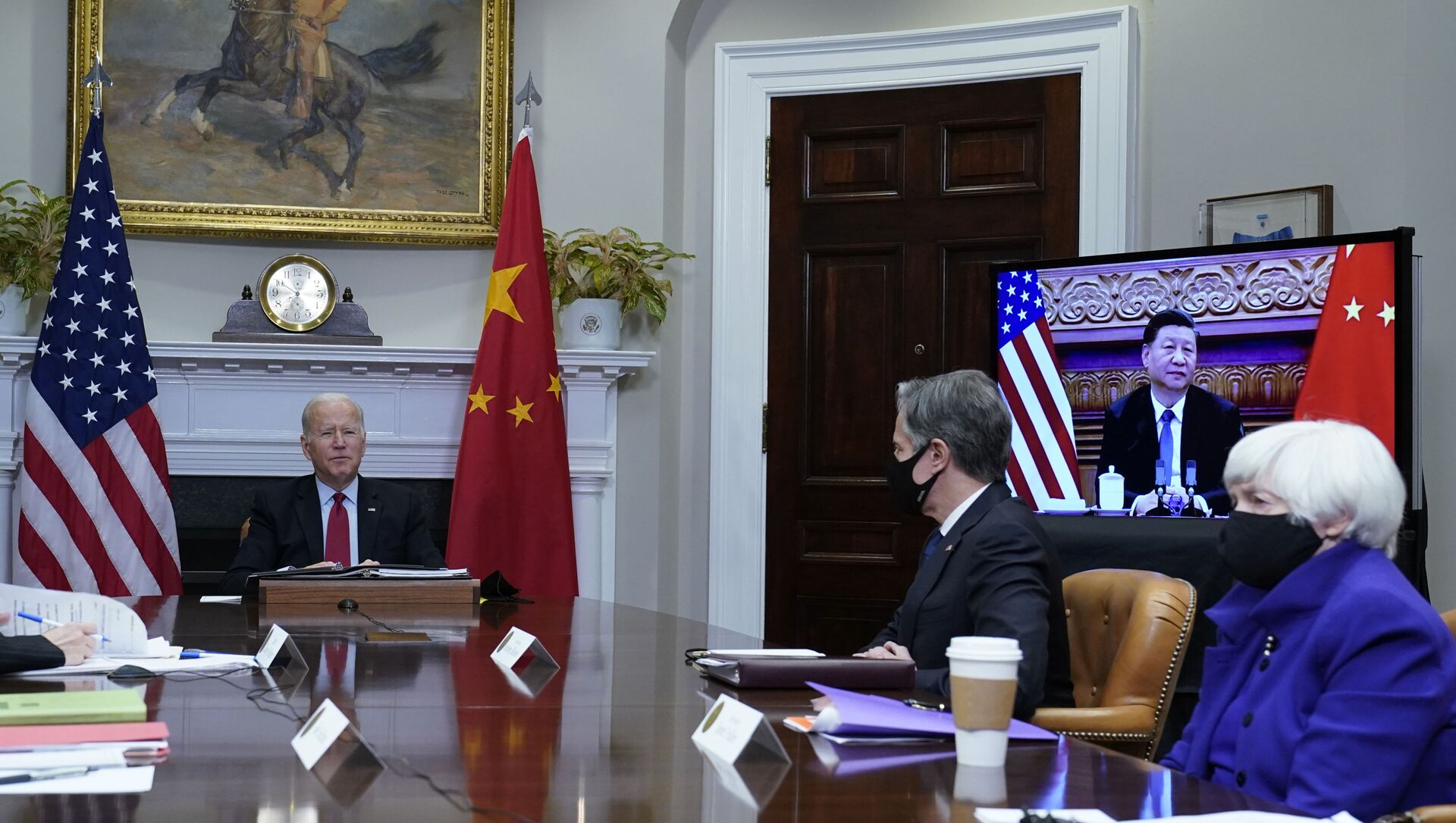 FILE - President Joe Biden speaks as he meets virtually with Chinese President Xi Jinping from the Roosevelt Room of the White House in Washington, Nov. 15, 2021. . Secretary of State Antony Blinken, center, and Treasury Secretary Janet Yellen, right, also participated in the meeting,  The Biden administration has invited Taiwan to its upcoming Summit for Democracy, prompting sharp criticism from China, which considers the self-ruled island as its territory. The invitation list features 110 countries, including Taiwan, but does not include China or Russia.  (AP Photo/Susan Walsh, File) - 俄罗斯卫星通讯社, 1920, 25.11.2021