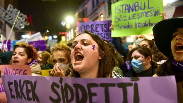 媒体：伊斯坦布尔一名妇女在抗议活动中受伤 - 俄罗斯卫星通讯社