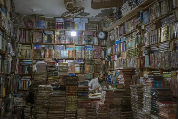 阿富汗赫拉特市書店老闆。 阿富汗赫拉特市書店老闆。 - 俄羅斯衛星通訊社
