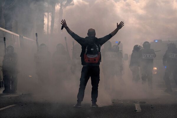 西班牙冶金職工在加的斯市舉行抗議遊行。 - 俄羅斯衛星通訊社