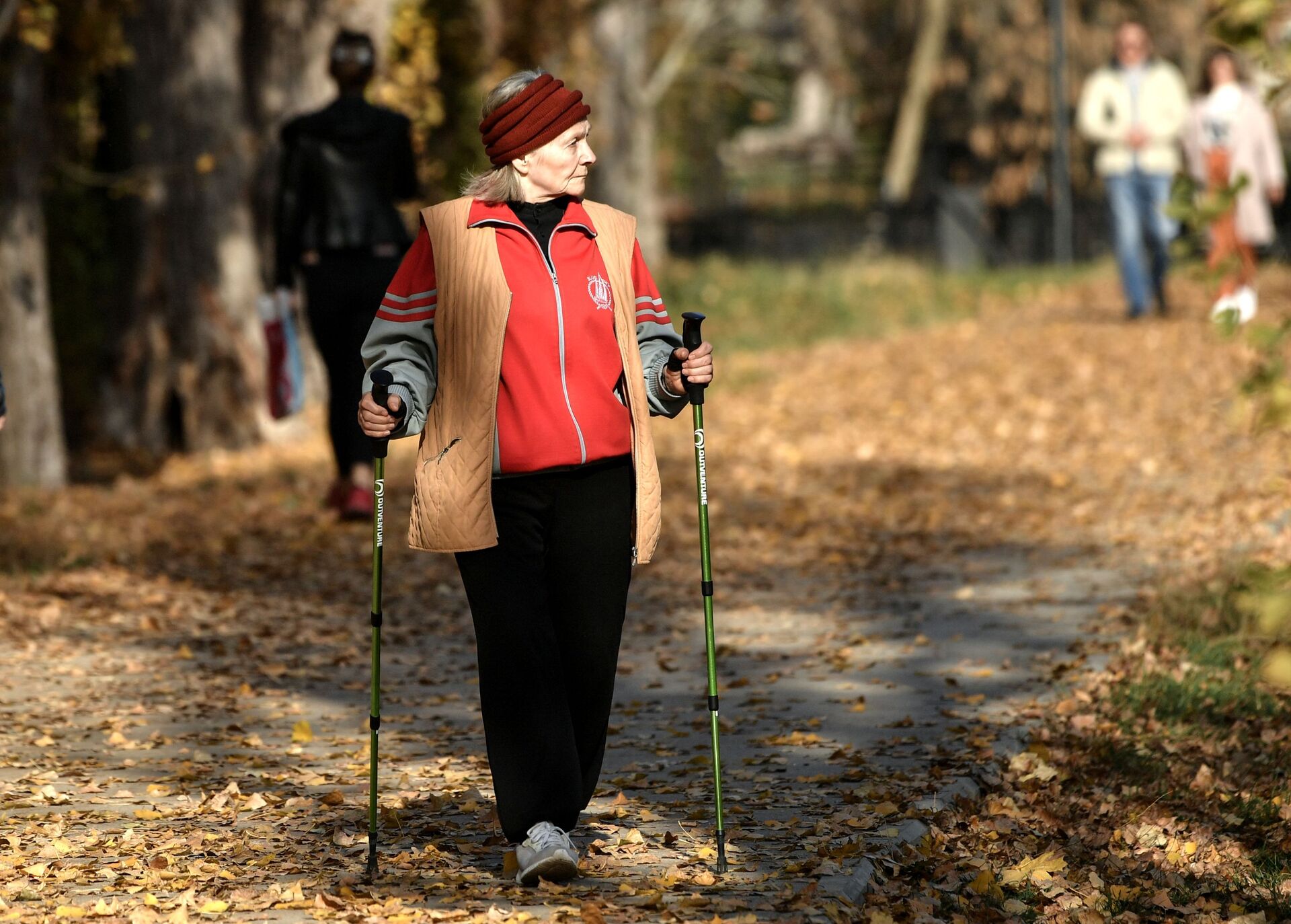 斯堪的纳维亚式步行，俄罗斯老年人最为钟爱的休闲方式 - 俄罗斯卫星通讯社, 1920, 21.12.2021