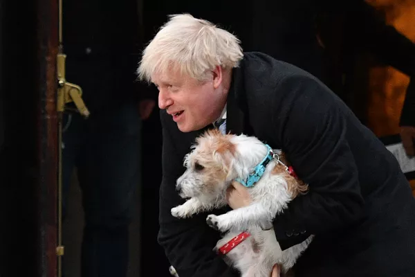 英國首相鮑里斯•約翰遜和愛犬 “迪林”。 英國首相鮑里斯•約翰遜和愛犬 “迪林”。 - 俄羅斯衛星通訊社