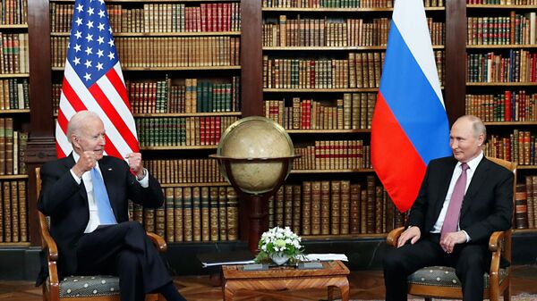 Президент РФ Владимир Путин и президент США Джо Байден  во время встречи в Женеве на вилле Ла Гранж - 俄羅斯衛星通訊社